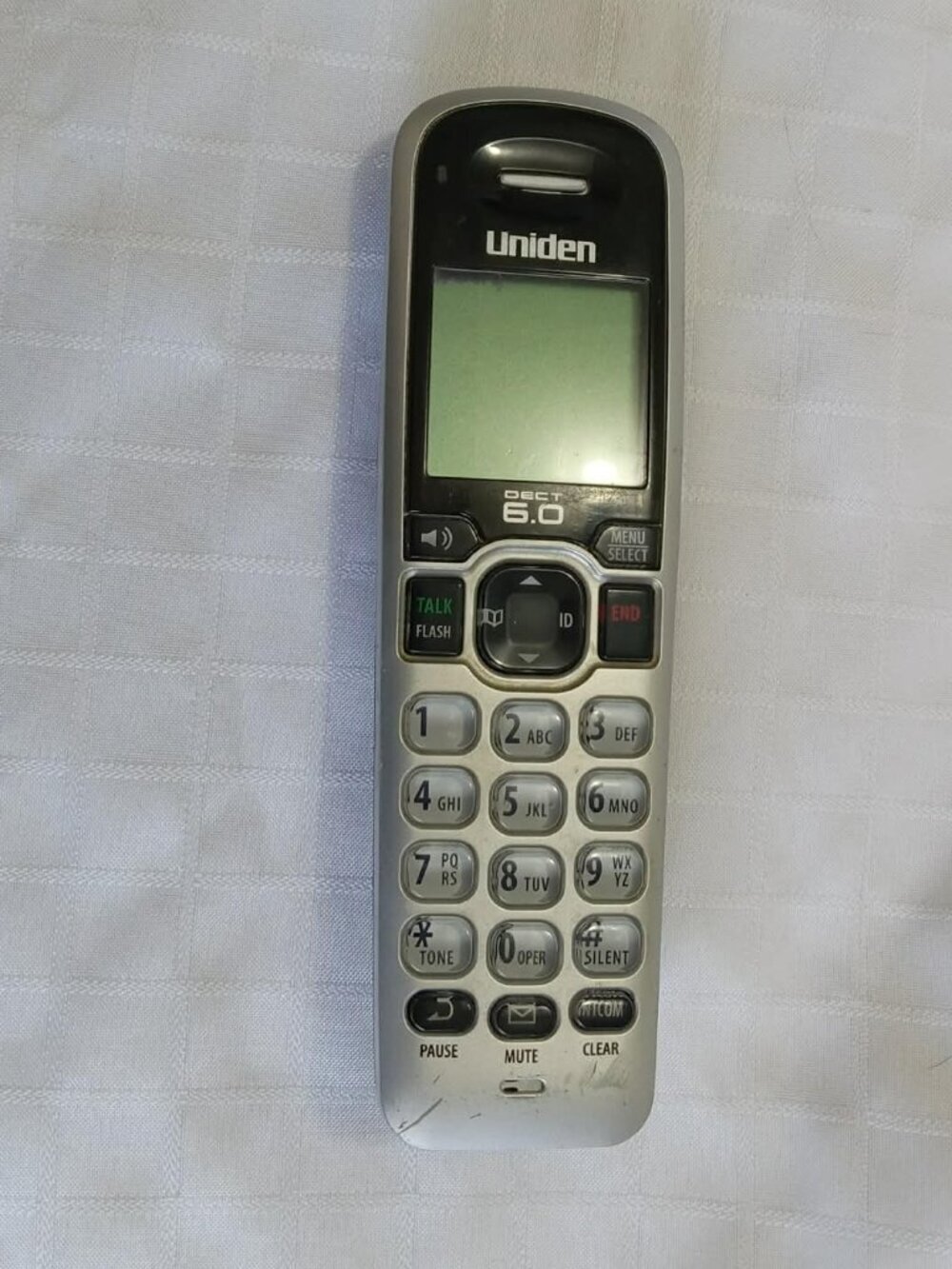 The D1760 Series Cordless Phone with Caller ID uses digital DECT 6.0 new battery